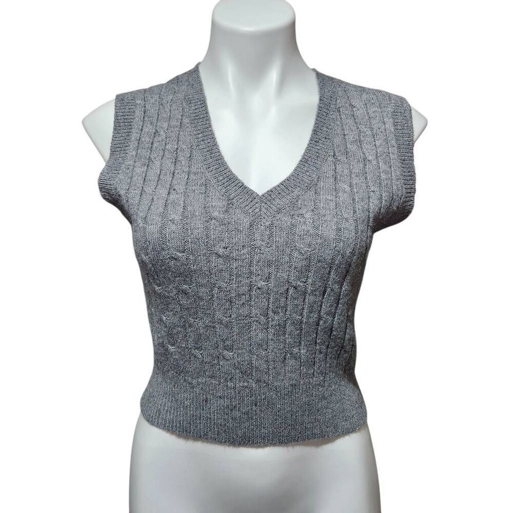 L.A. Hearts gray cable knit‎ crop length vneck sweater vest size small